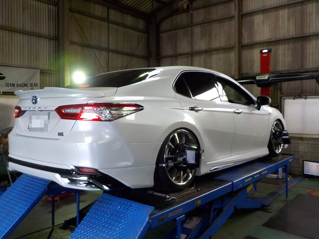 カムリハイブリッド AXVH70 の 四輪アライメント調整 ｜ 持ち込み取付
