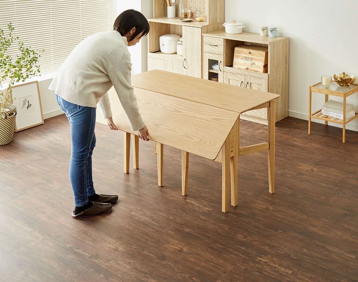 多用途に使える折りたたみダイニングテーブル「Natural Wood Folding