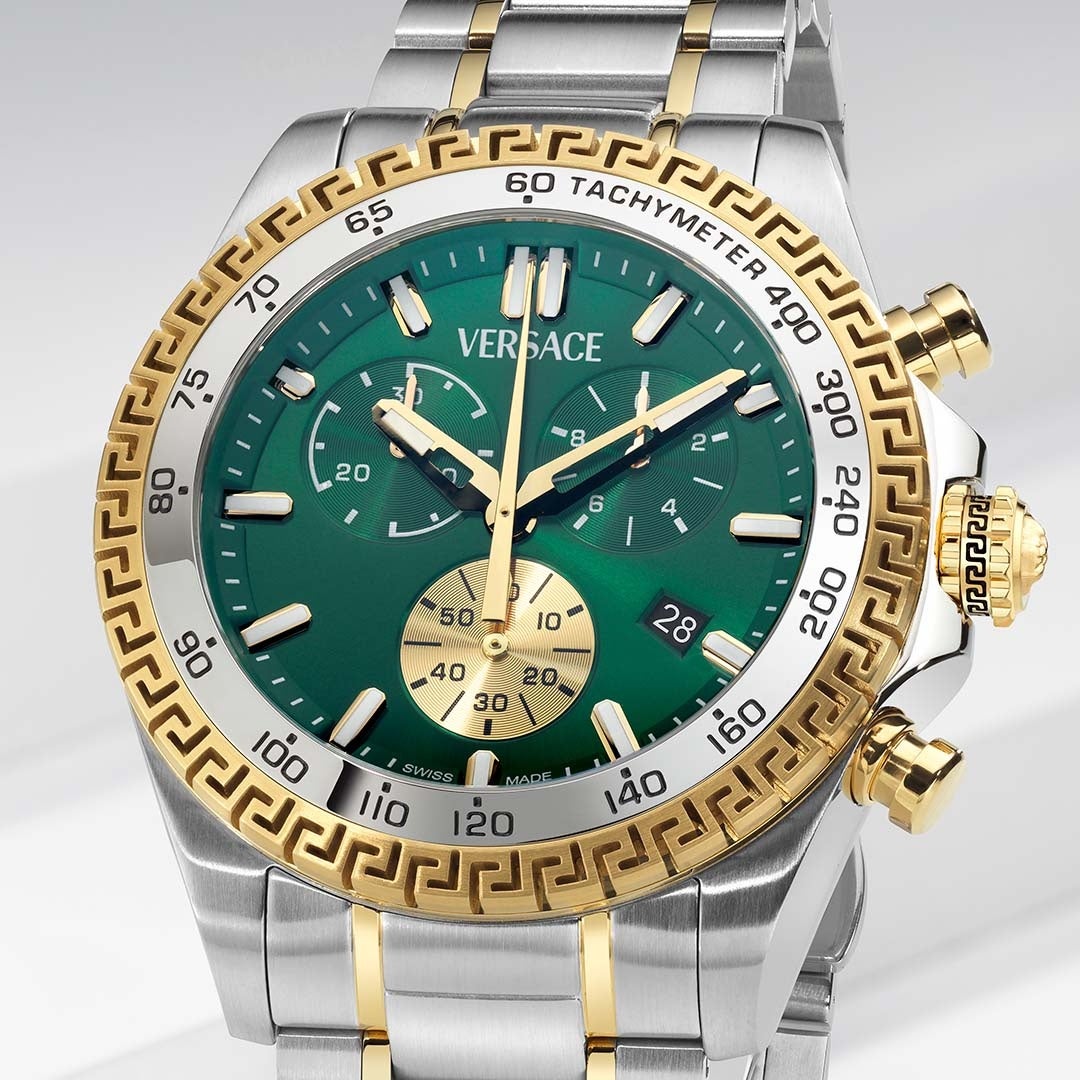 VERSACE』の腕時計から、グレカ模様をタキメーターの外側に刻印した