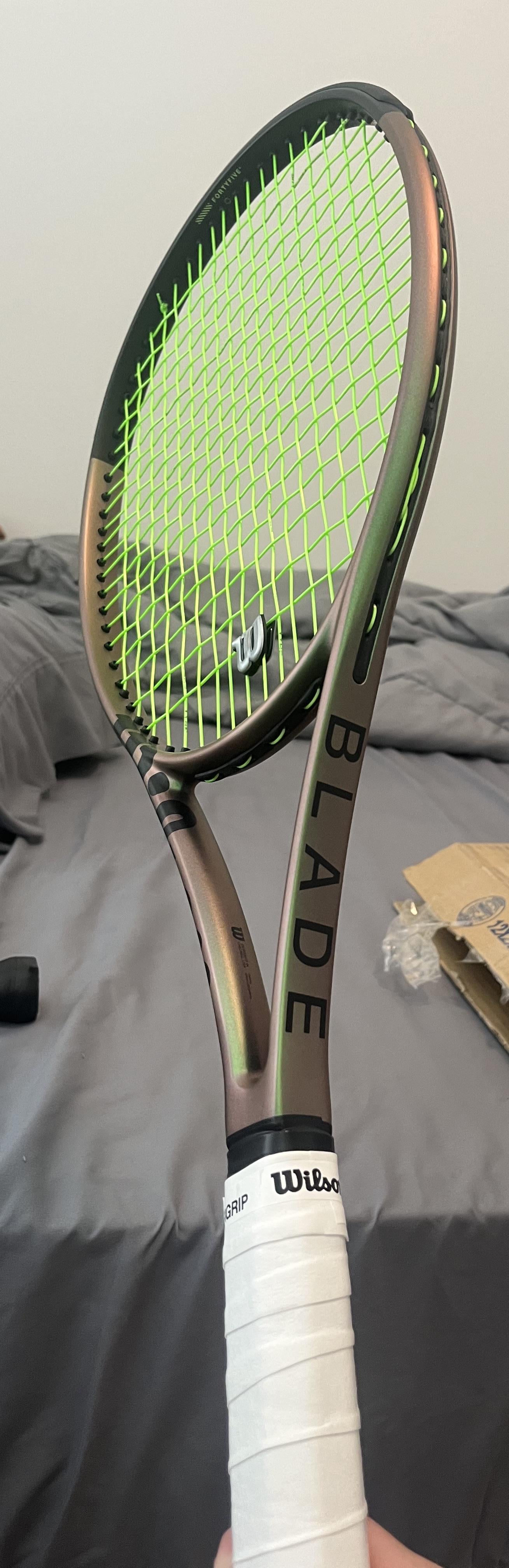 新しいラケット：ウィルソン ブレード v8 : r/10s