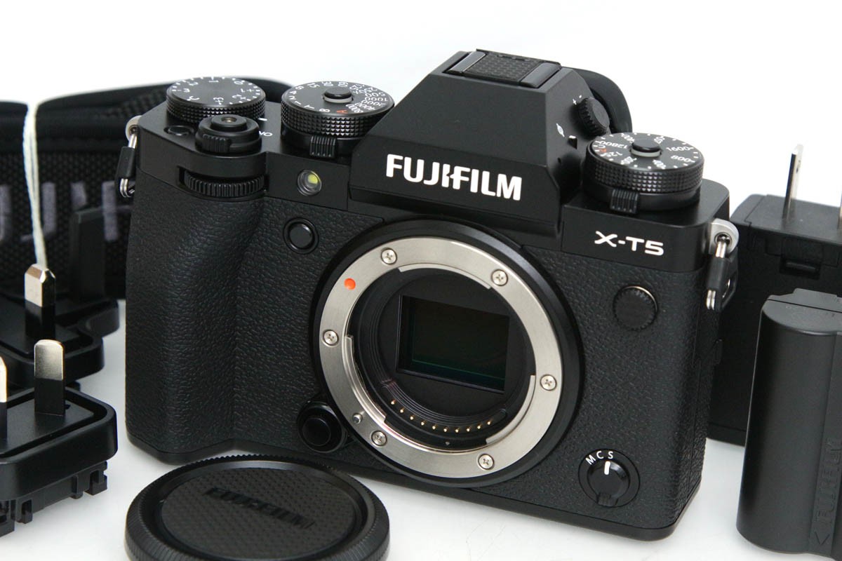 FUJIFILM X-T5 ボディ [ブラック] センサー清掃済み CA01-R1646-2Q1A