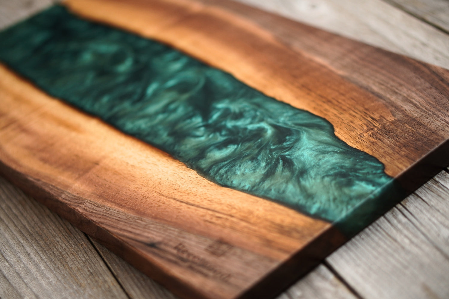 カッティングボード】リバーレジン｜木製トレイ｜ウォルナット｜高撥水