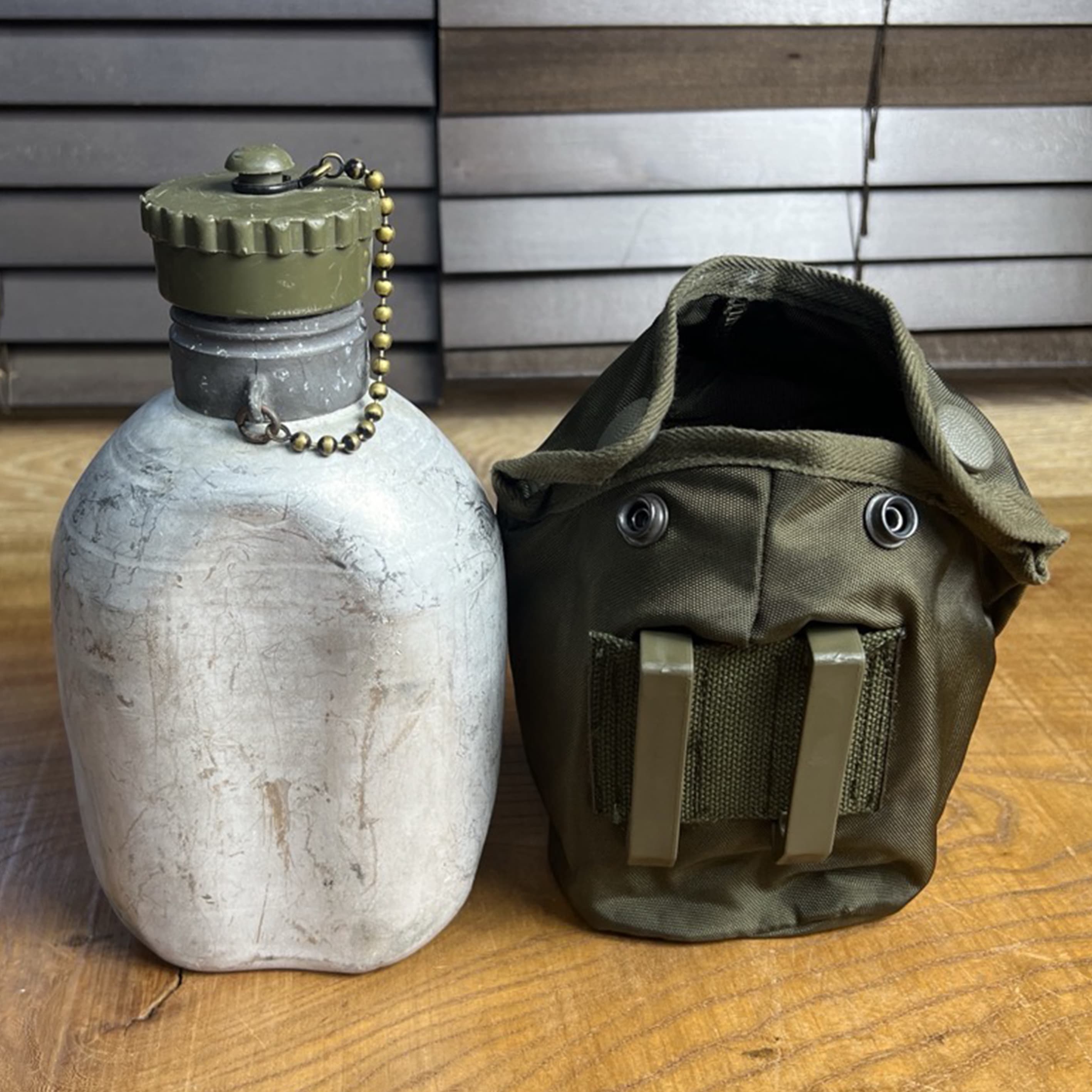 オーストリア軍放出品 キャンティーン 水筒 ポーチ付き ベルトクリップ