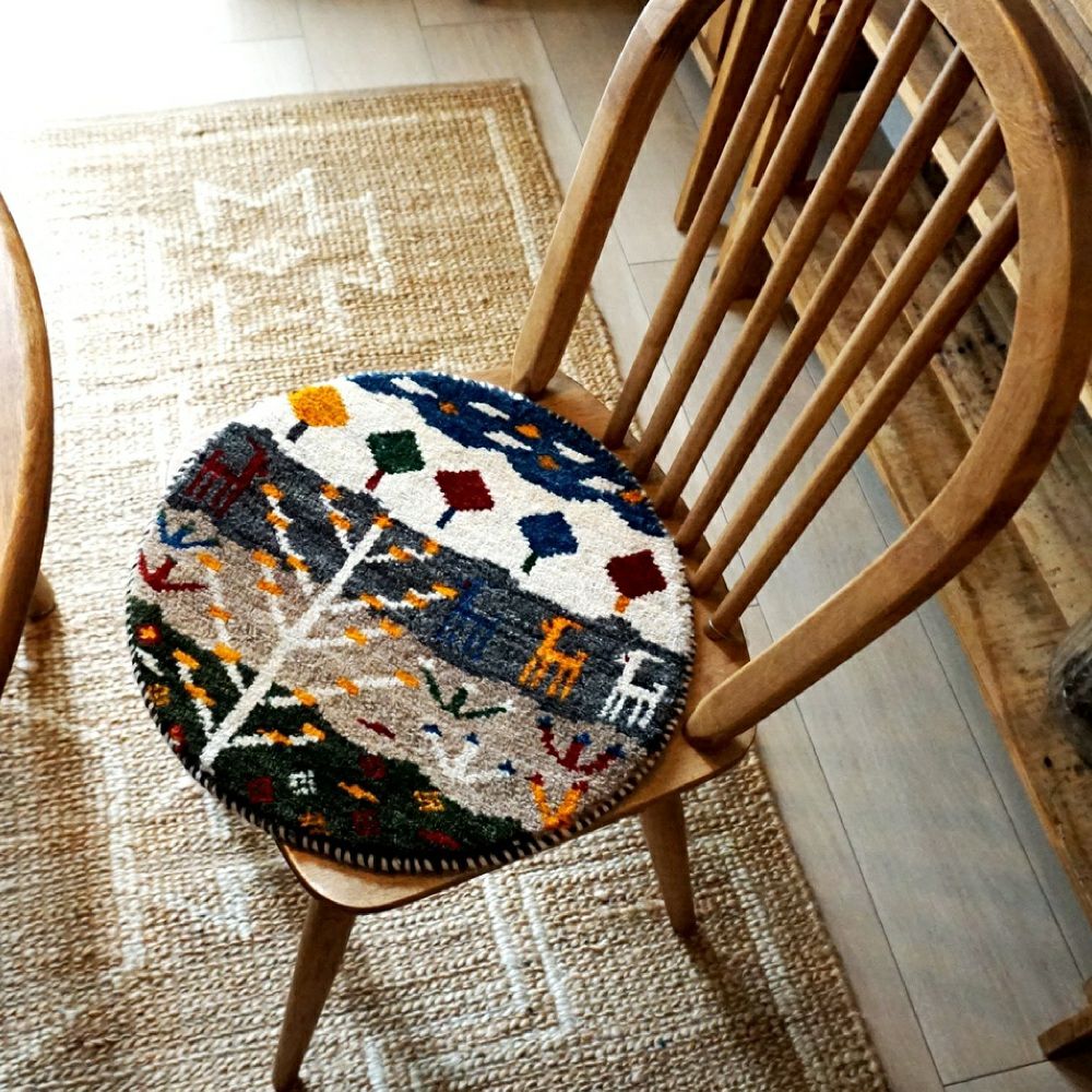 本物手織りの上質感！世界に1枚のユニークなペルシャギャッベ【円形