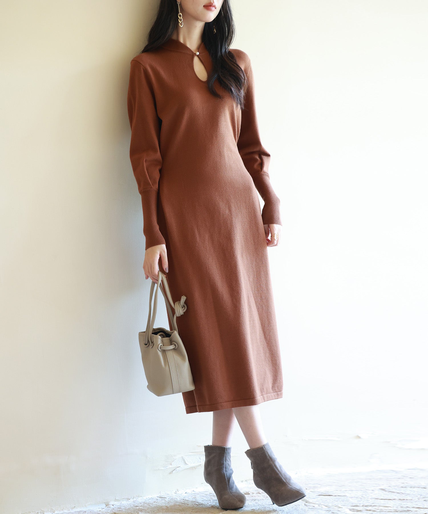 ハイゲージ編み長袖ニットワンピース ブラウン – [公式]SAISON DE
