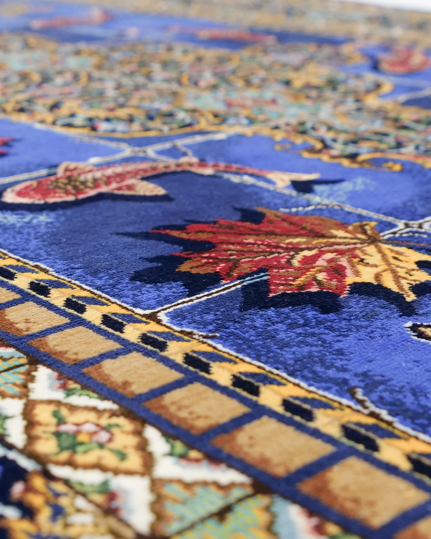 ペルシャ絨毯 クム産 バゲルザデ工房 シルク 約78cm x 130cm｜SATHI RUGS