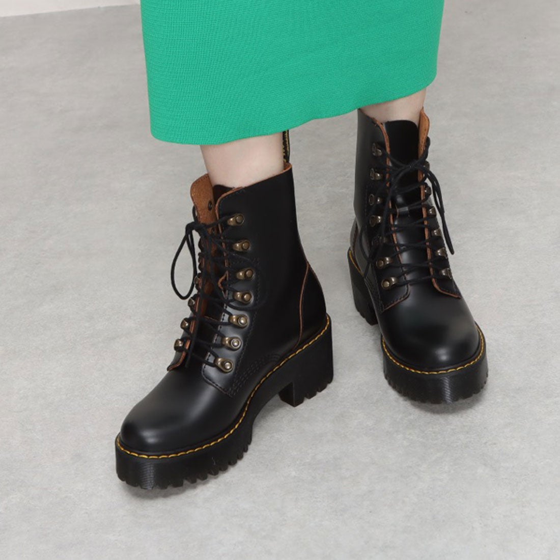 ドクターマーチン Dr.Martens レディース 7 フック ブーツ LEONA