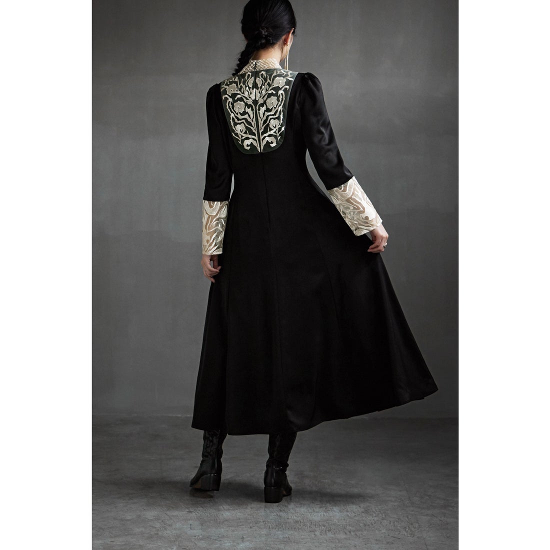 エトル etoll. バック刺繍フレアドレス （ブラック） - ファッション