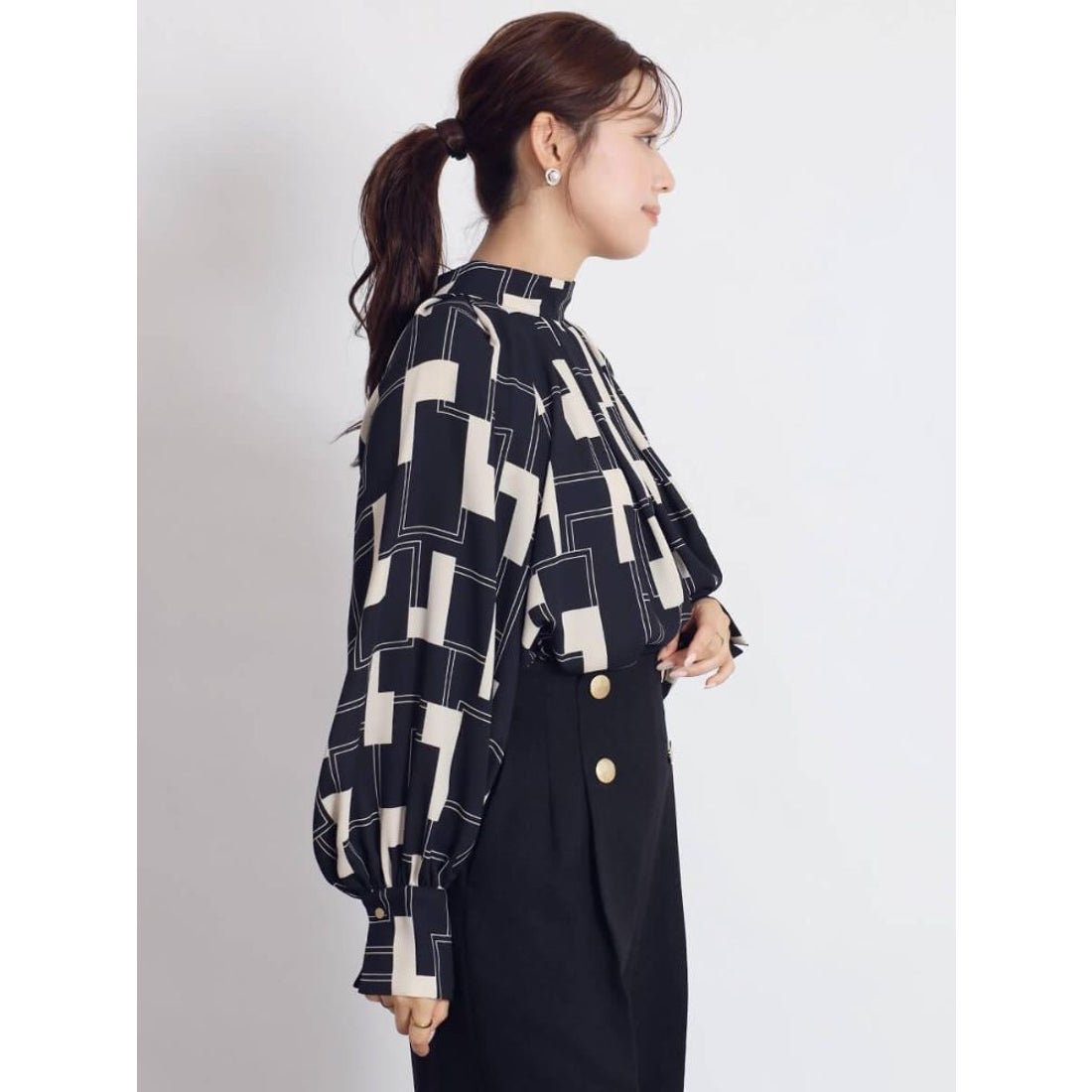 フェンネル FENNEL ジオメトリックネックタックボリュームブラウス