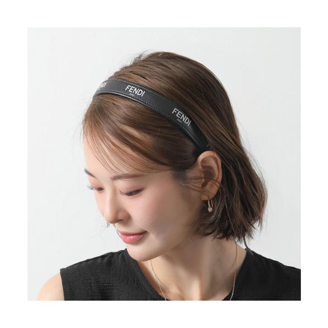 フェンディ FENDI FENDI カチューシャ FXQ978 ANDR ラムレザー ロゴ