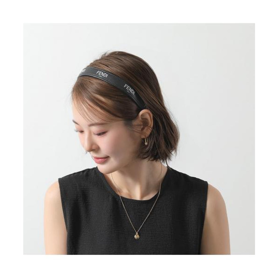 フェンディ FENDI FENDI カチューシャ FXQ978 ANDR ラムレザー ロゴ