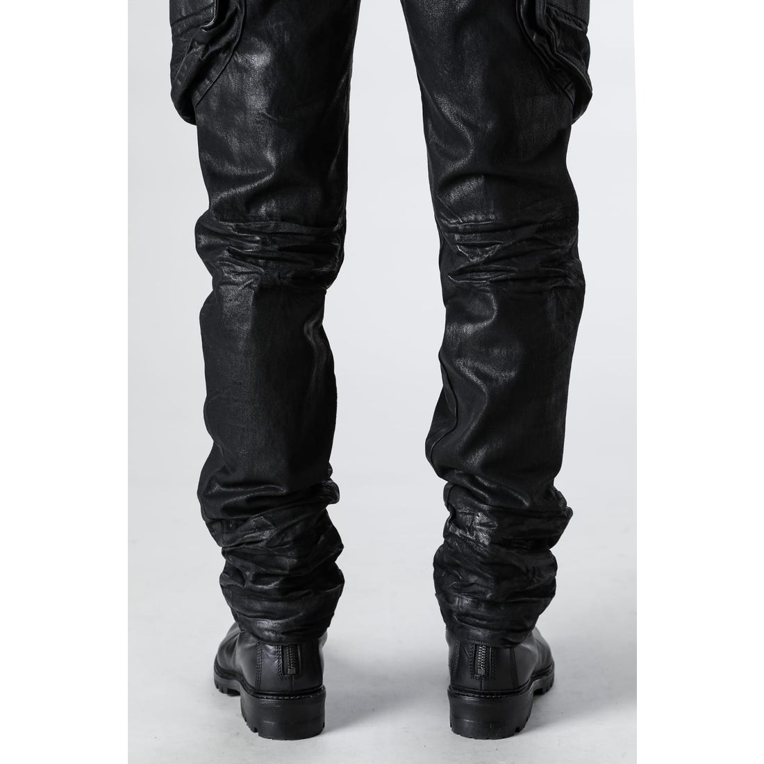 ユリウス JULIUS 12oz Coated Denim Tapered Gasmask Cargo Pants