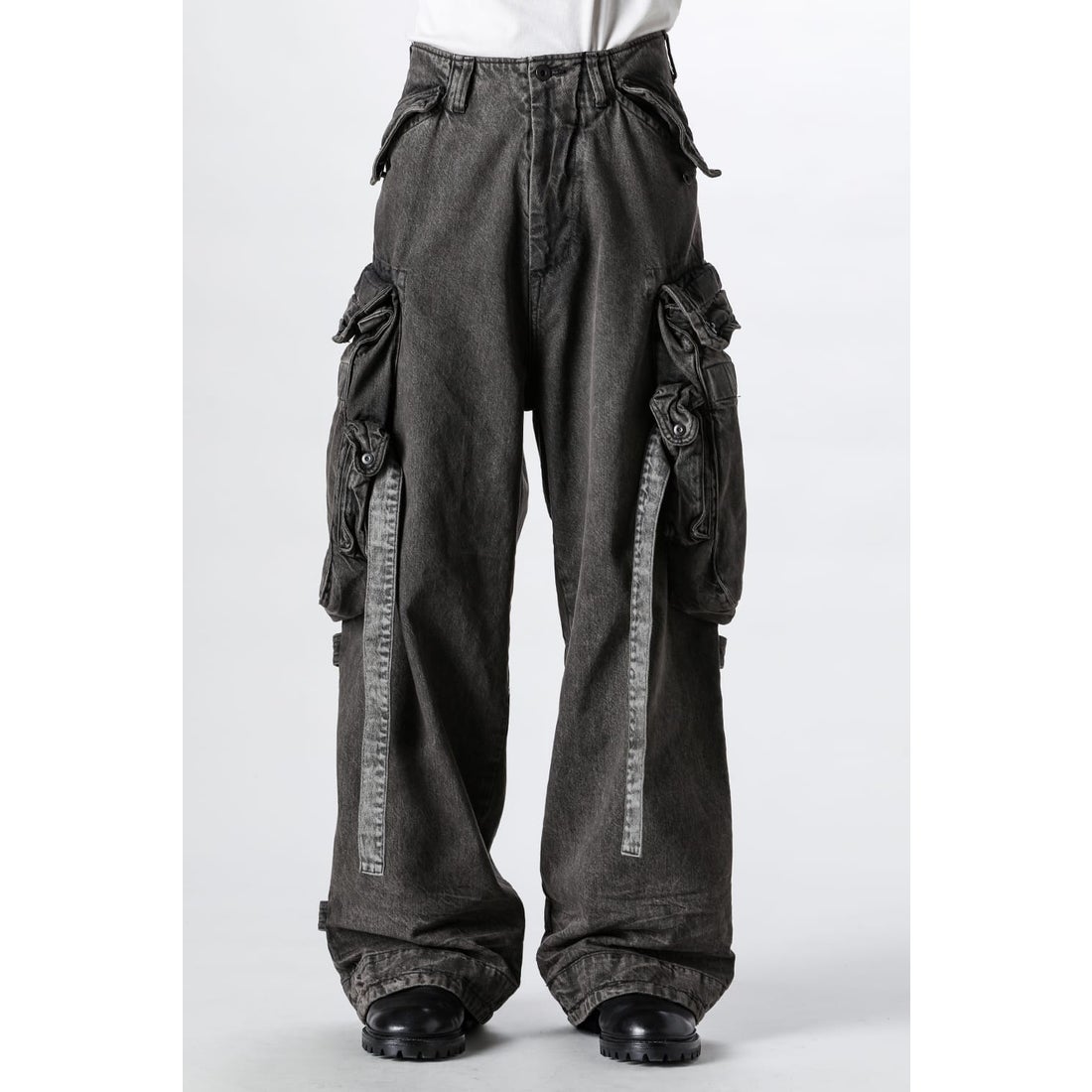 JULIUS 12oz Denim Wide Gasmask Cargo Pants（CHARCOAL） - Osaka