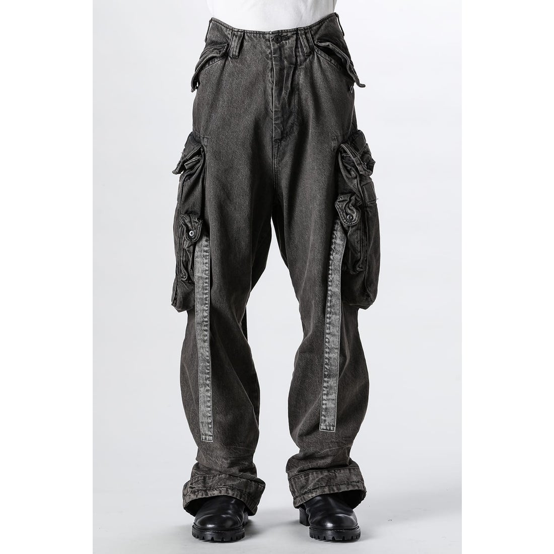 ユリウス JULIUS 12oz Denim Wide Gasmask Cargo Pants（CHARCOAL