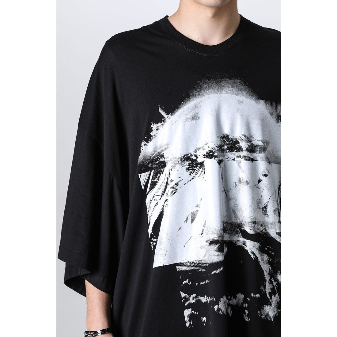 JULIUS Oversized Graphic Top （Black） - Osaka / Kyoto, Ship