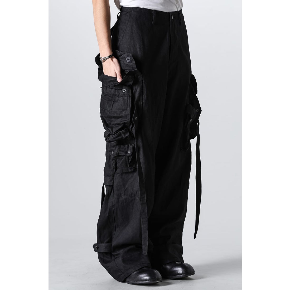 ユリウス JULIUS Gasmask Cargo Pants （Black） -デザイナーズ