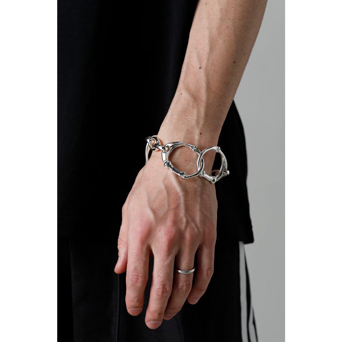 TAKAHIROMIYASHITATheSoloist. bone shaped carabiner bracelet.-L