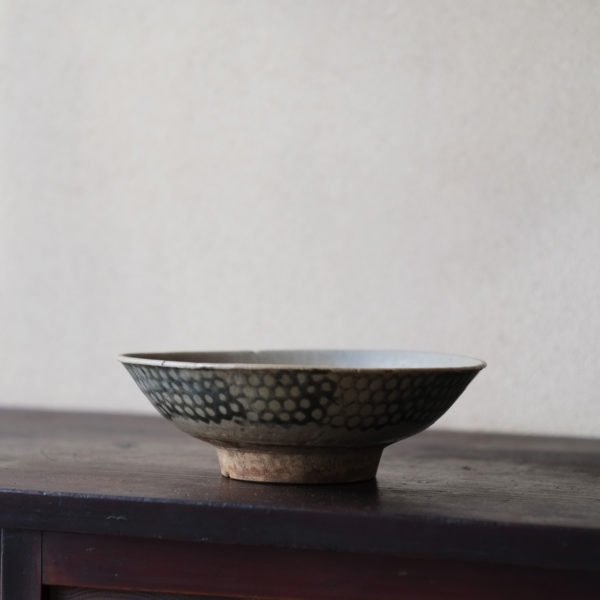 琉球 湧田焼 灰釉碗 | 骨董と詩学 Antique & Poetics | 蛇韻律
