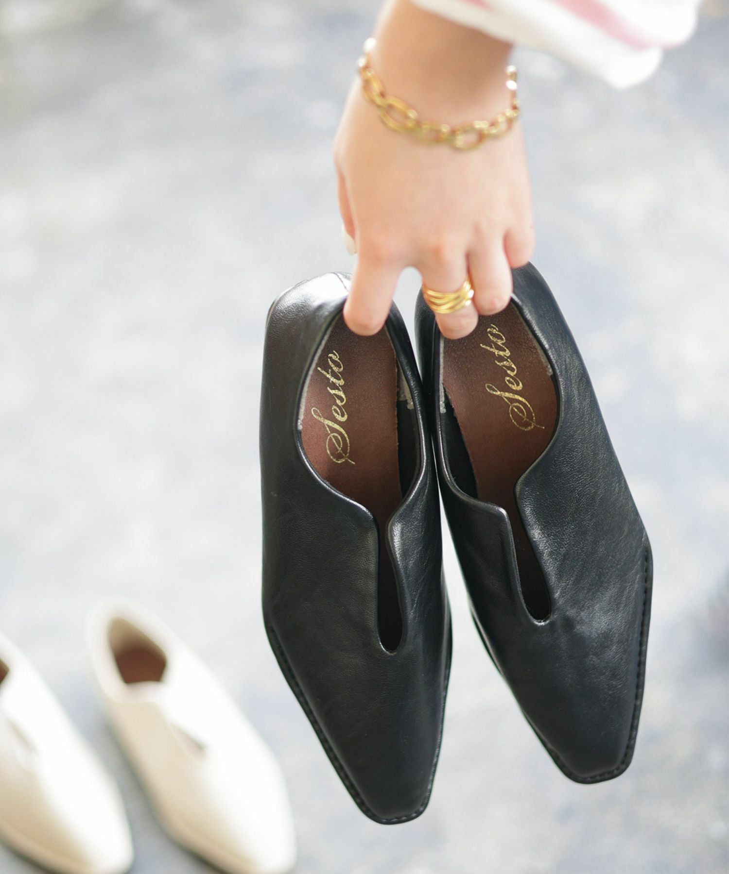 ステッチデザインローヒールVカットマニッシュパンプス | SESTO(セスト