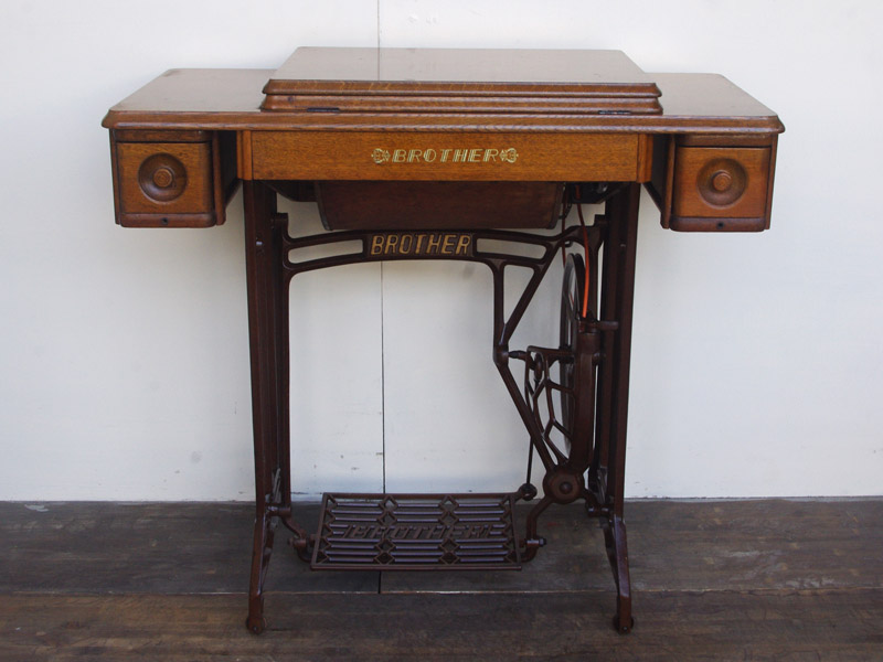 No.620 BROTHER ブラザー製 家庭用足踏みミシン：アンティークミシン