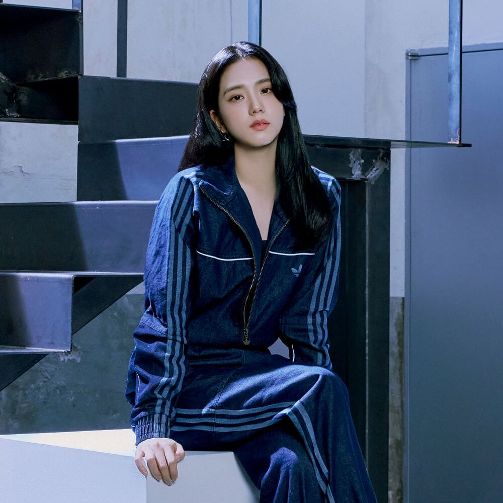 公式】アディダス adidas 返品可 BLACKPINK JISOO 着用商品 デニム