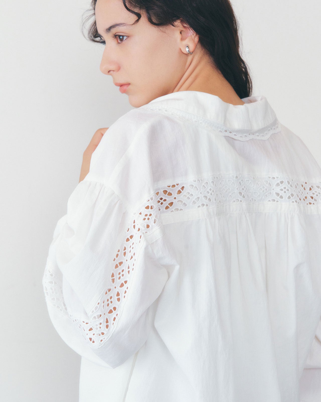 LACE-UP BLOUSE – Shinzone