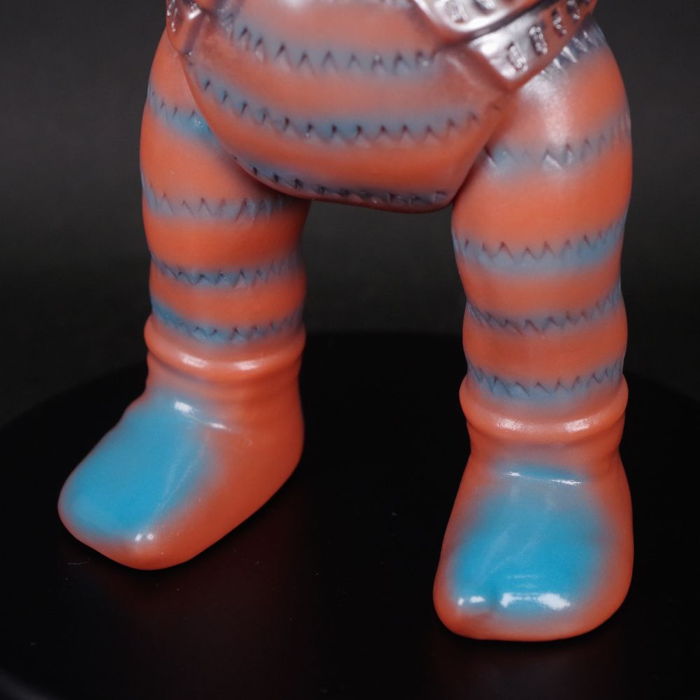 ブルマァク製「バルタン星人」の新色「ブラウン」「蓄光バージョン」が