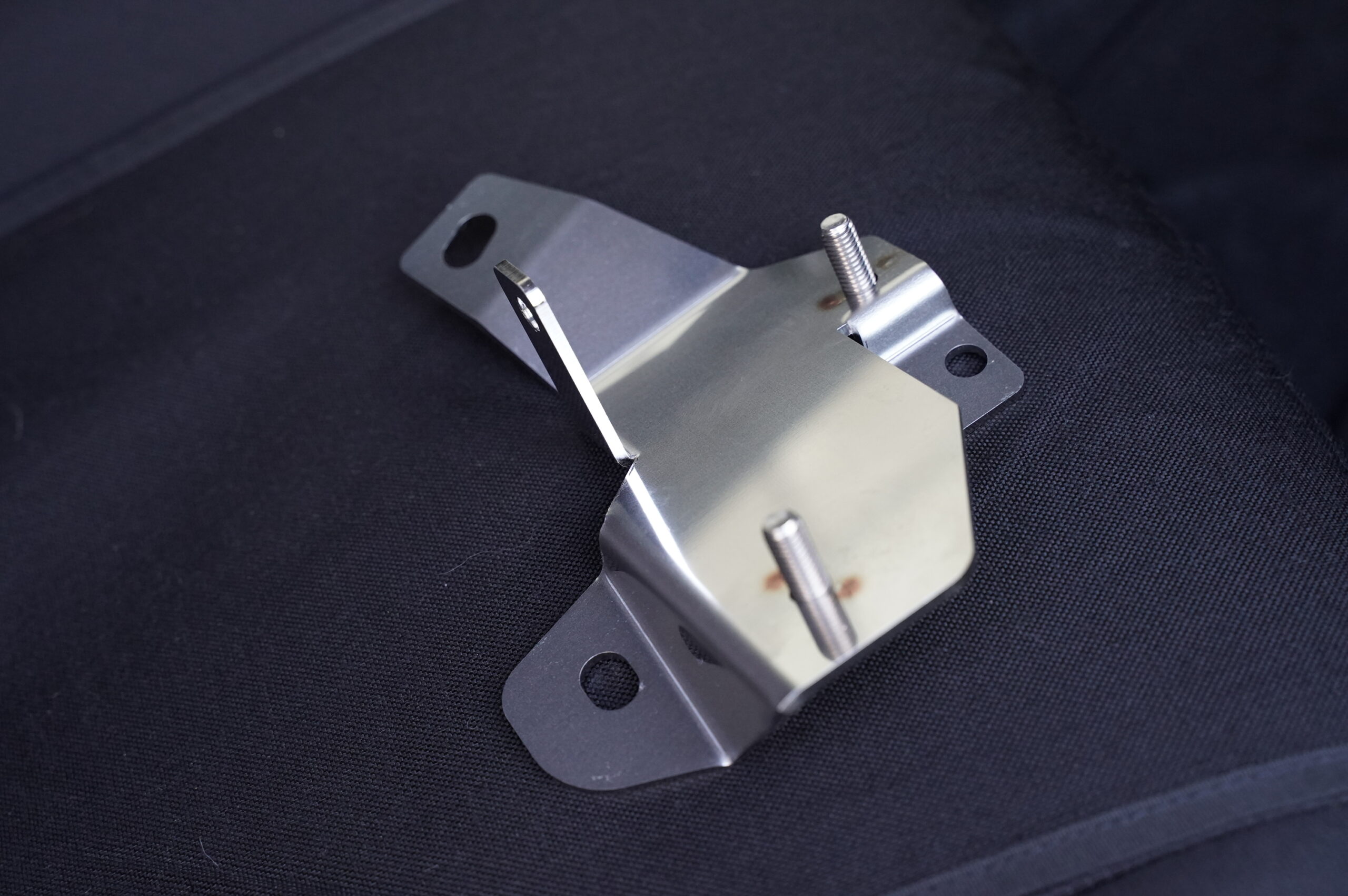 ジムニー(JB64/JB74)のアクセルペダルの高さが合わないならラノーズの