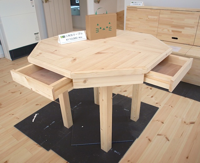 八角形テーブル：よいいえ・菊池技建「みんながよい家づくり」山形の
