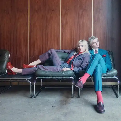 WASTED ON YOUTH/MOLOTOVS/ロンドンを拠点とするニューウェーブ