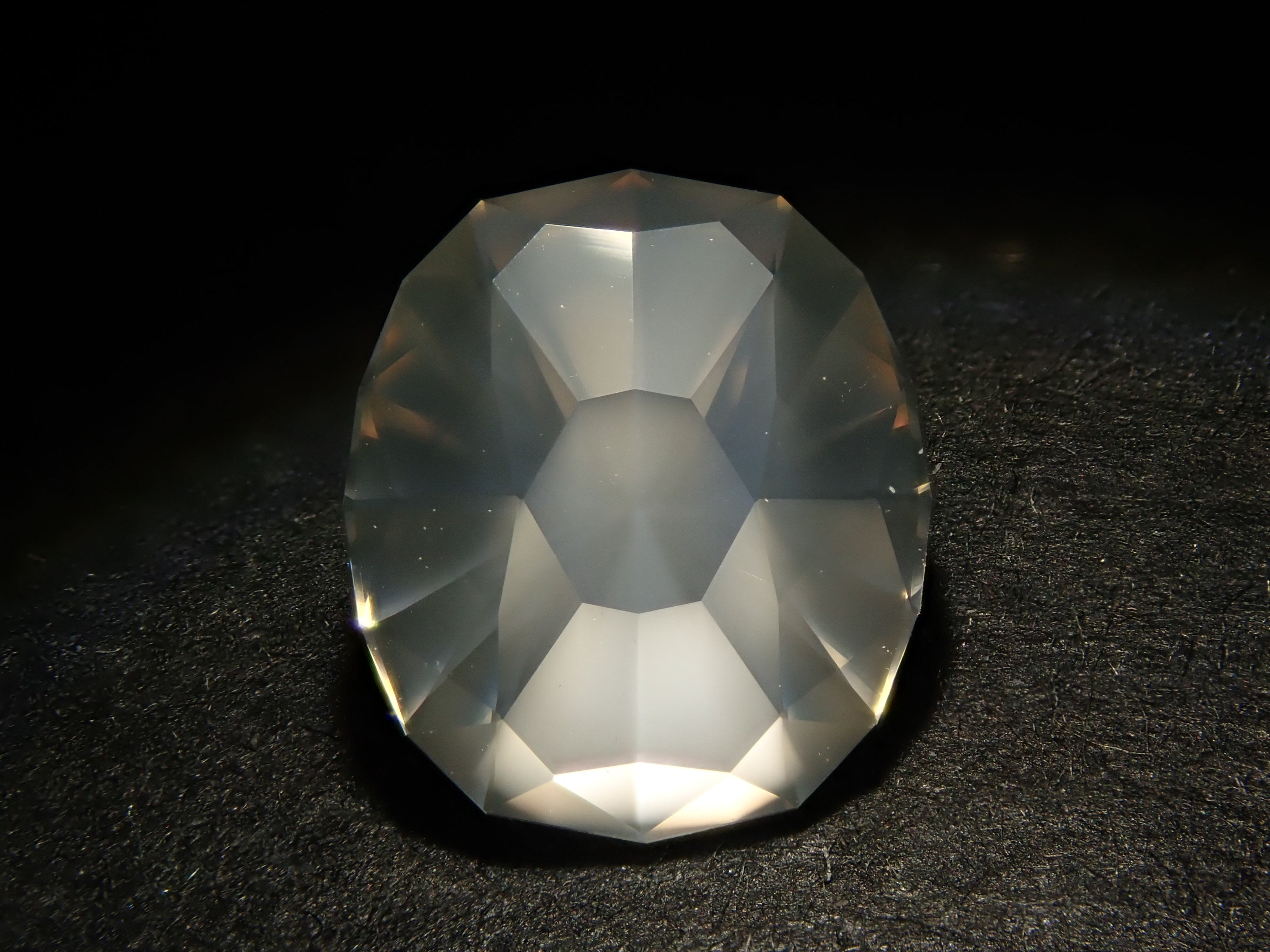 マレーシアすきさま専用 宝石ルース 希少な天然ムーンストーン1.31