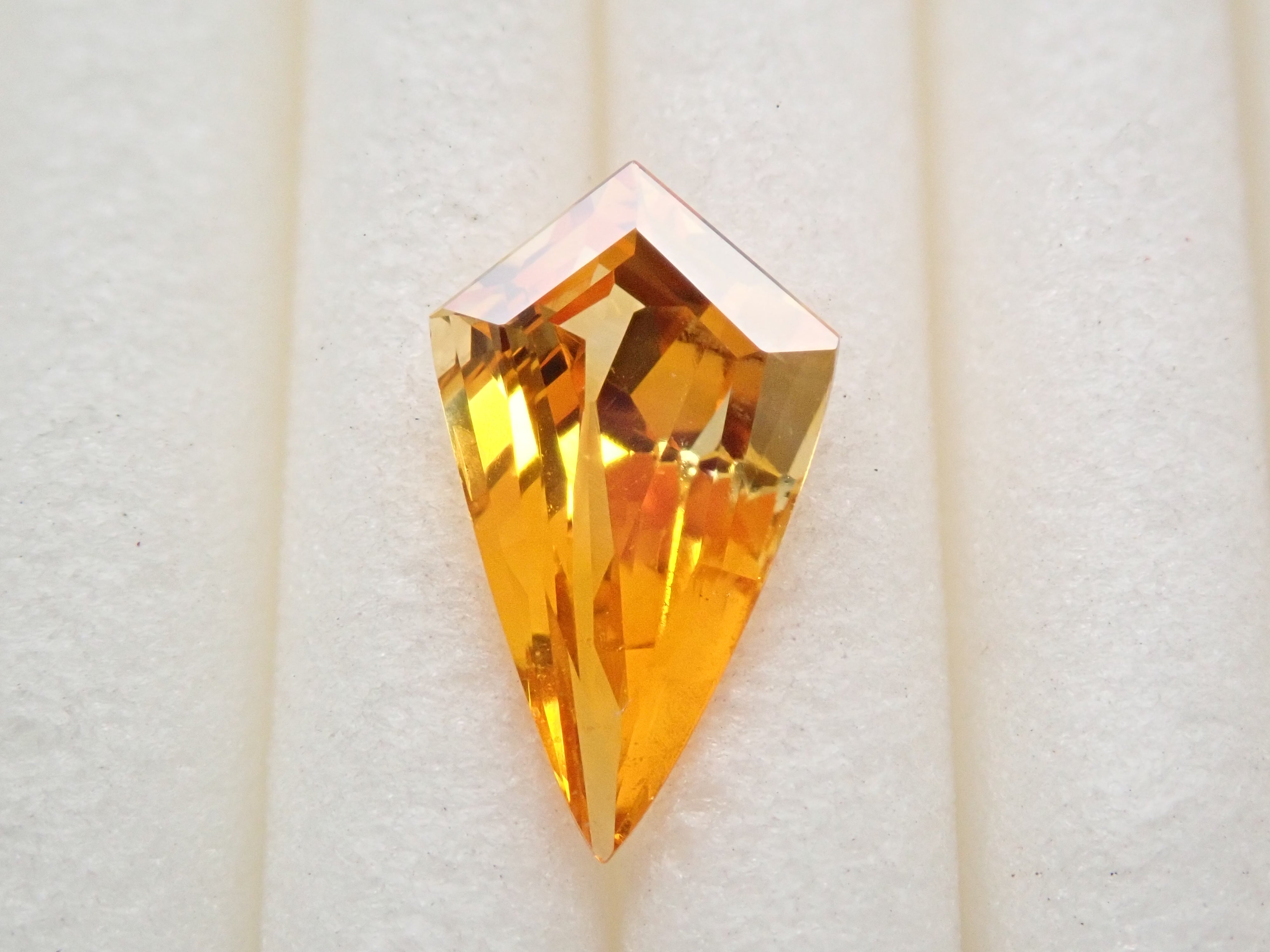 イエローサファイア 0.705ctルース