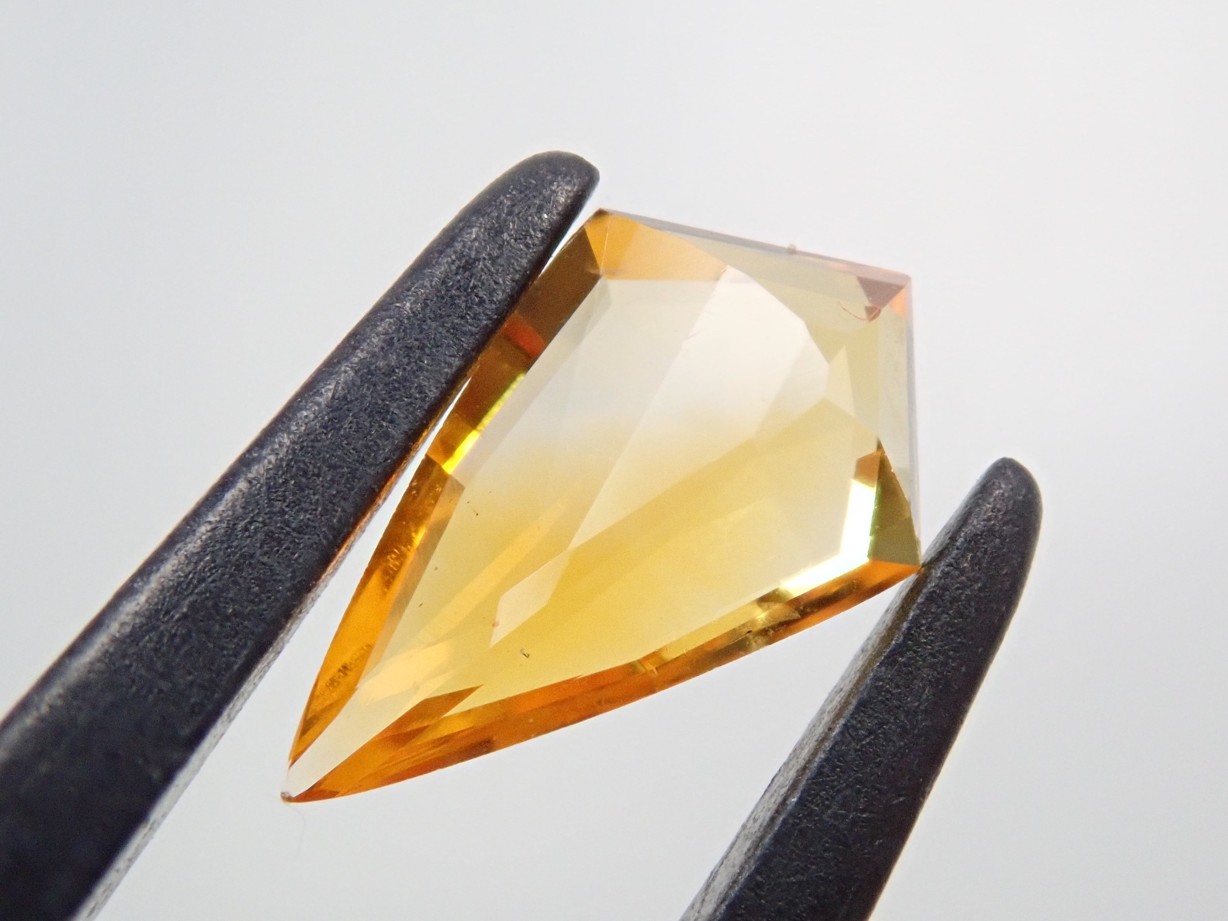 イエローサファイア 0.705ctルース