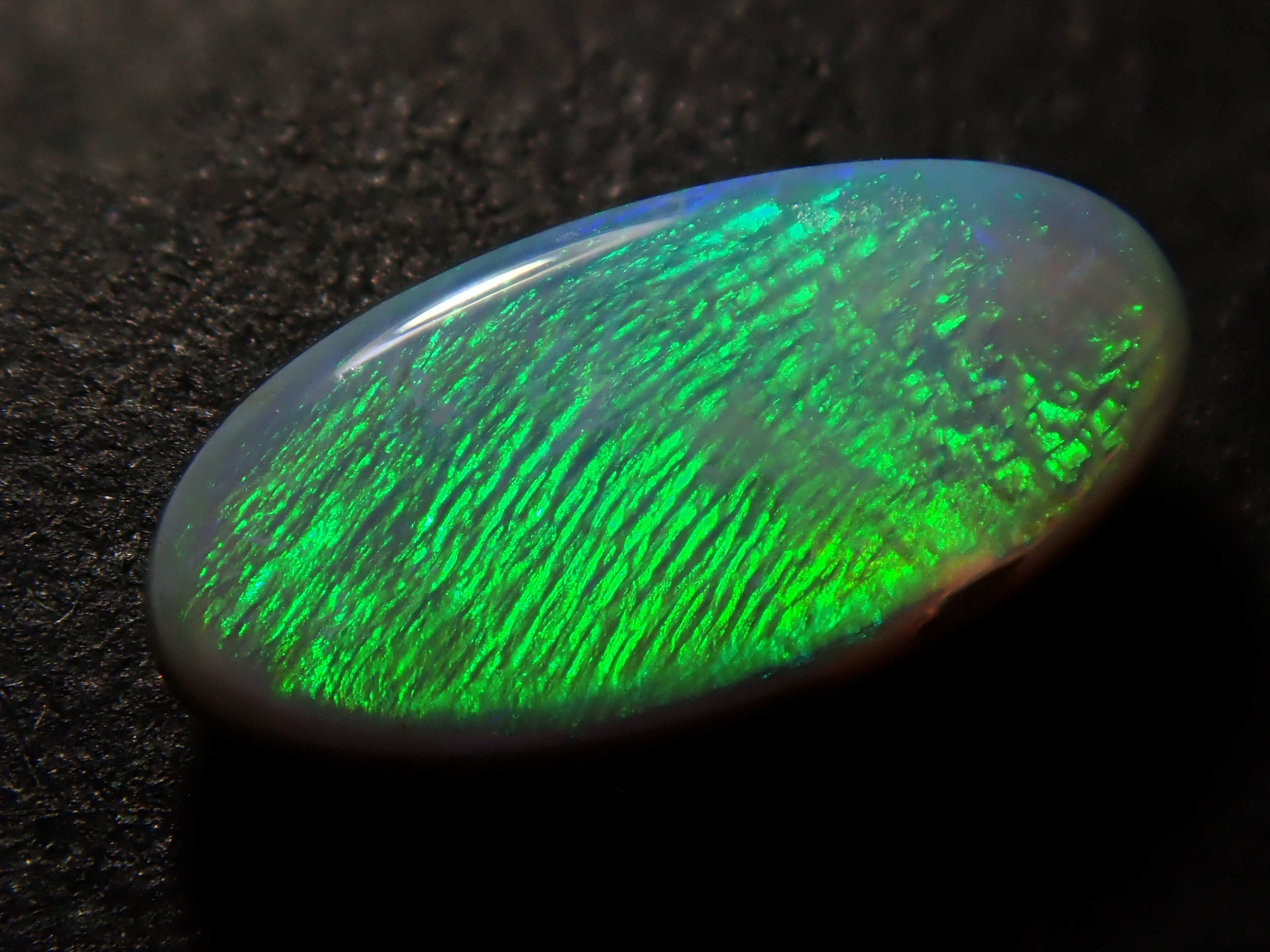 オーストラリア産ブラックオパール 0.544ctルース
