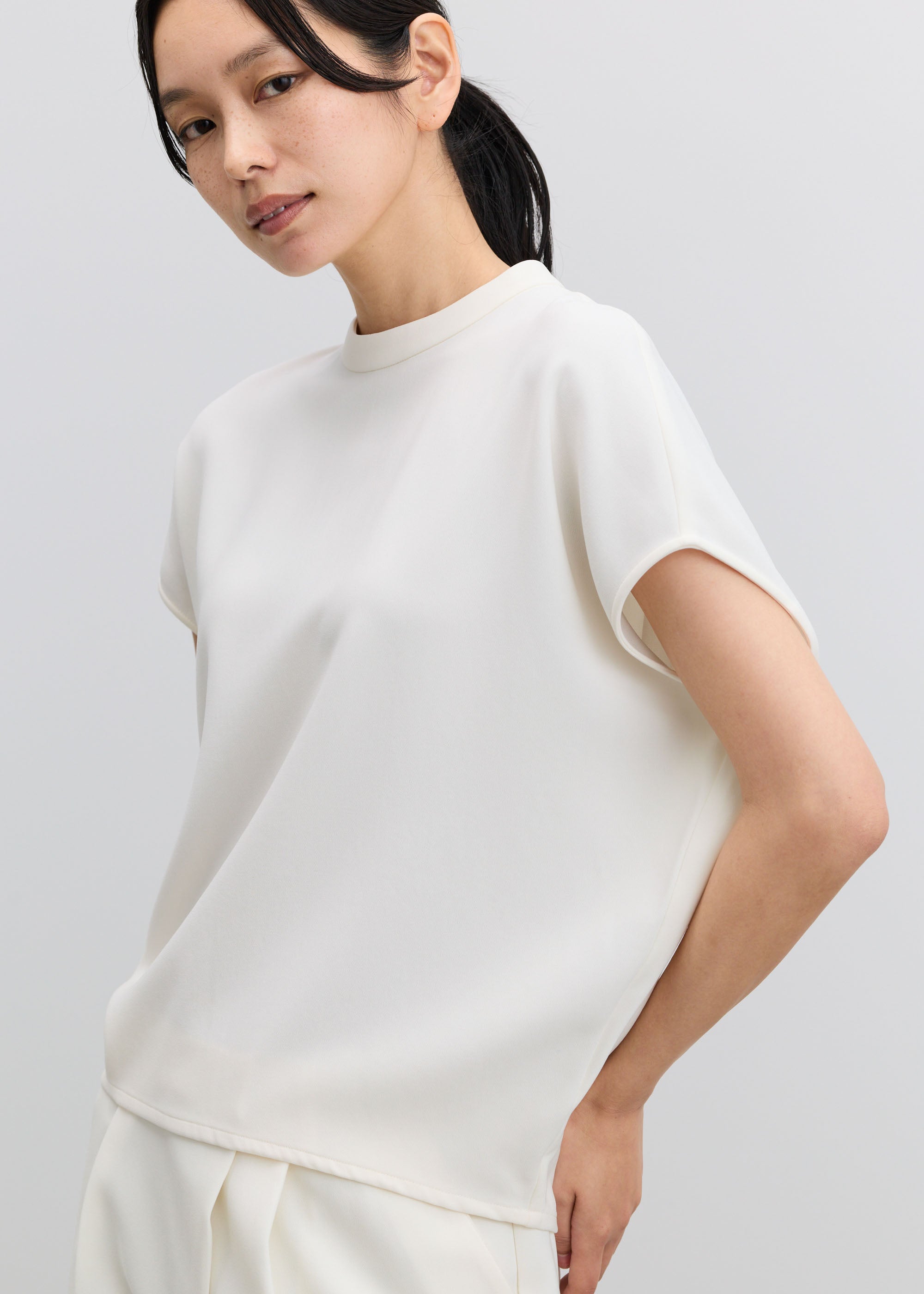 スタンドカラーコクーンブラウス - SOÉJU online store｜上質な大人の