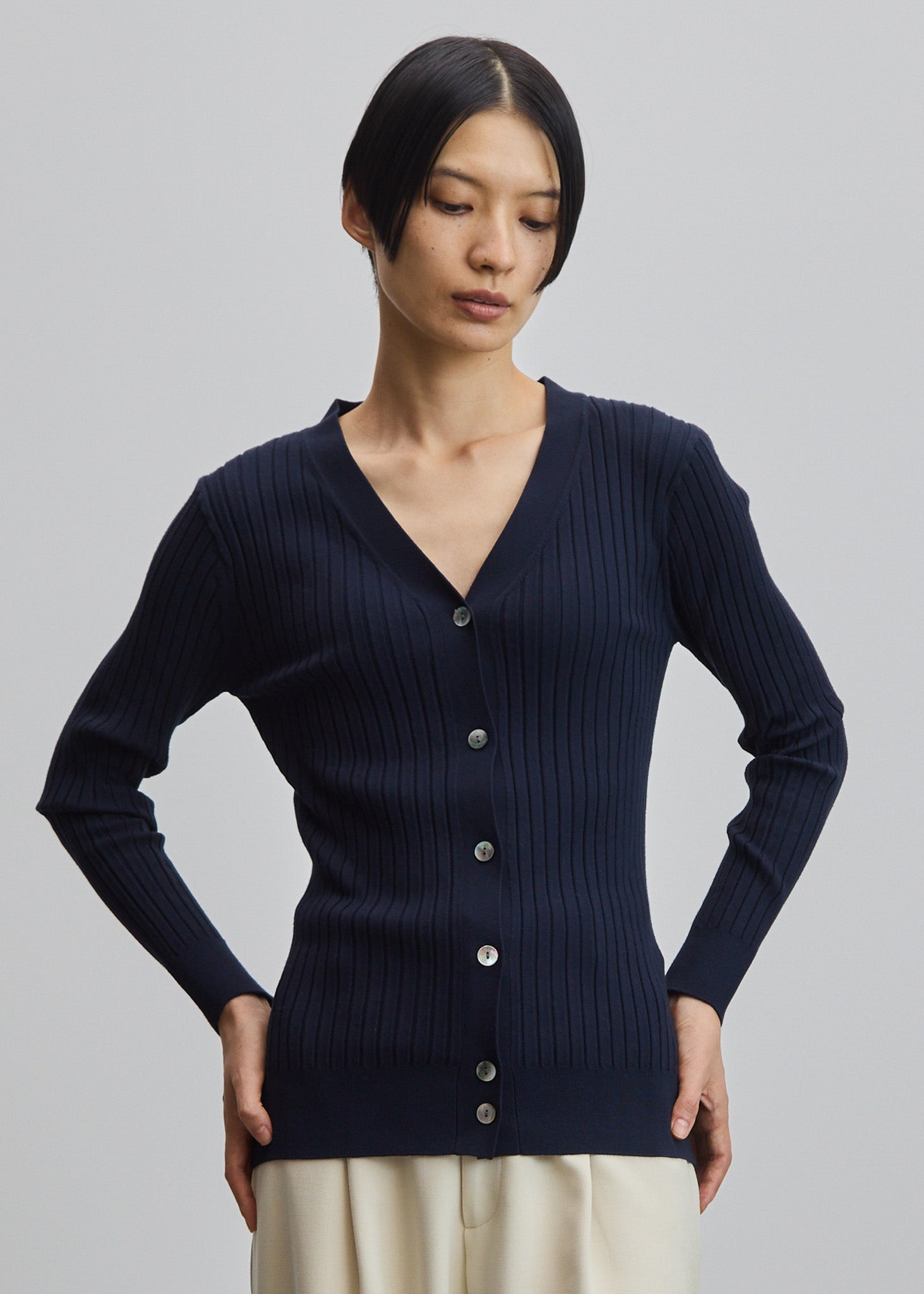 ワイドリブVネックカーディガン - SOÉJU online store｜上質な大人の