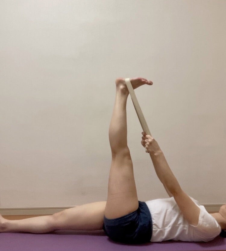 ヨガベルトの使い方をSuptapadangusthasanaⅠで紹介します