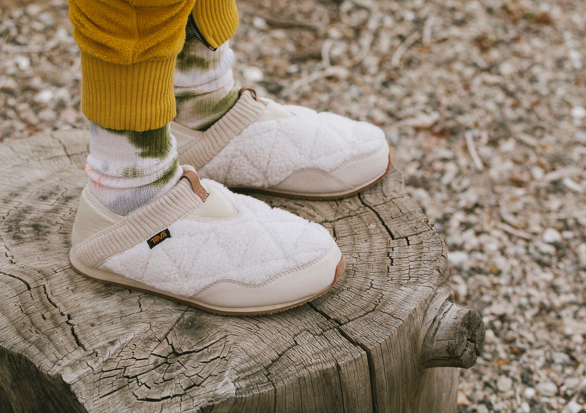 サッと履けて暖かい！再生フリースをまとったテバの新作モック