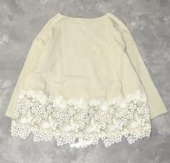 BEARDSLEY ビアズリー 裾レースカットソー フラワー ベージュ - メルカリ