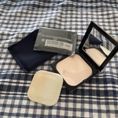 クレドポー プードルコンパクト エサンシエル n - メルカリ