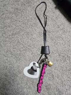 本日限定価格！バレンシアガ ハート型ミラー キーチャーム - メルカリ