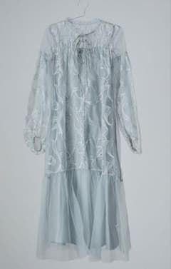 niana リボンエンブロイダリーレイヤードドレス - メルカリ