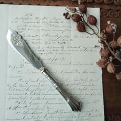 イギリスアンティーク 純銀モノグラム入 バターナイフ 蚤の市 - メルカリ