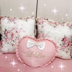 ☆LIZ LISAリズリサ☆超レアノベルティ花柄クッション×2＆ハート
