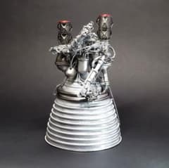 ロケットダイン社製 J-2 ロケットエンジンモデル完成品 - メルカリ