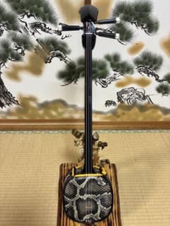 沖縄三線！黒木上質カマゴン！知念大工型！本張り【一枚張り】 - メルカリ