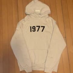 ESSENTIALS 1977 フード付きパーカー - メルカリ