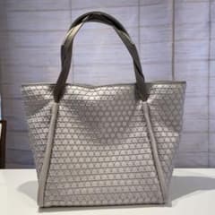 ♡極美品✨LAQUOH ラクーオ エンボスボンディング トート ♡ - メルカリ