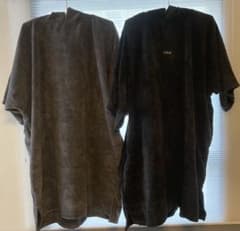 値下げ！「The Sauna」:サウナポンチョ 2色セット+サンダル 2足 - メルカリ