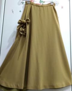 カネコイサオ たくし上げ＆リボン付 ロングスカート キャメル系 - メルカリ